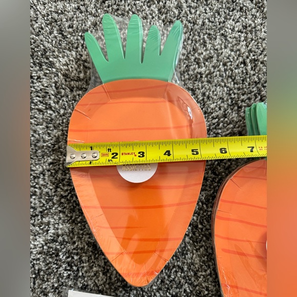 Meri Meri Carrot Plates & Napkins - Picture 4 of 6